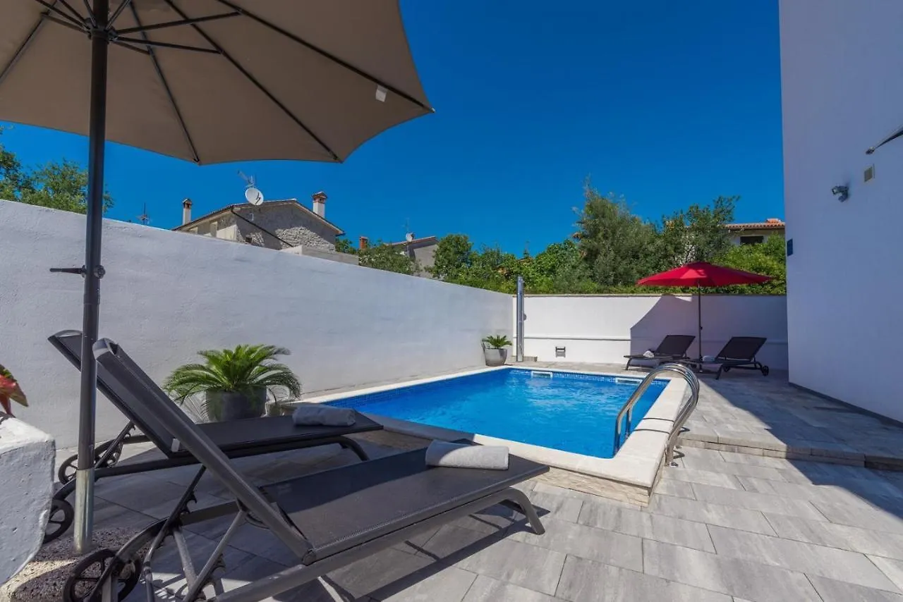 Apartment Vedran With Pool ポレッチ クロアチア