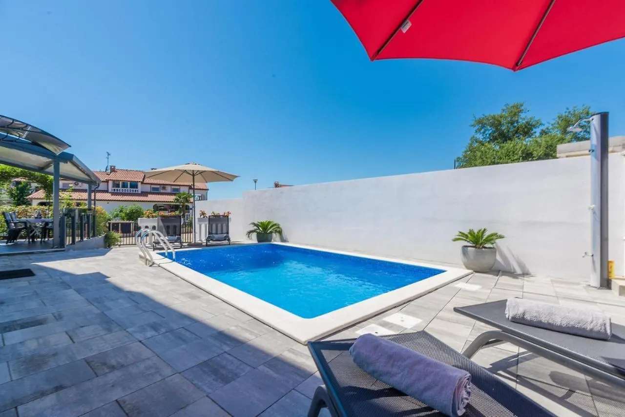 Apartment Vedran With Pool ポレッチ